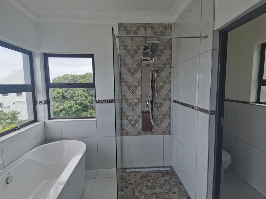 3 Bedroom Property for Sale in Cove Rock Eastern Cape
